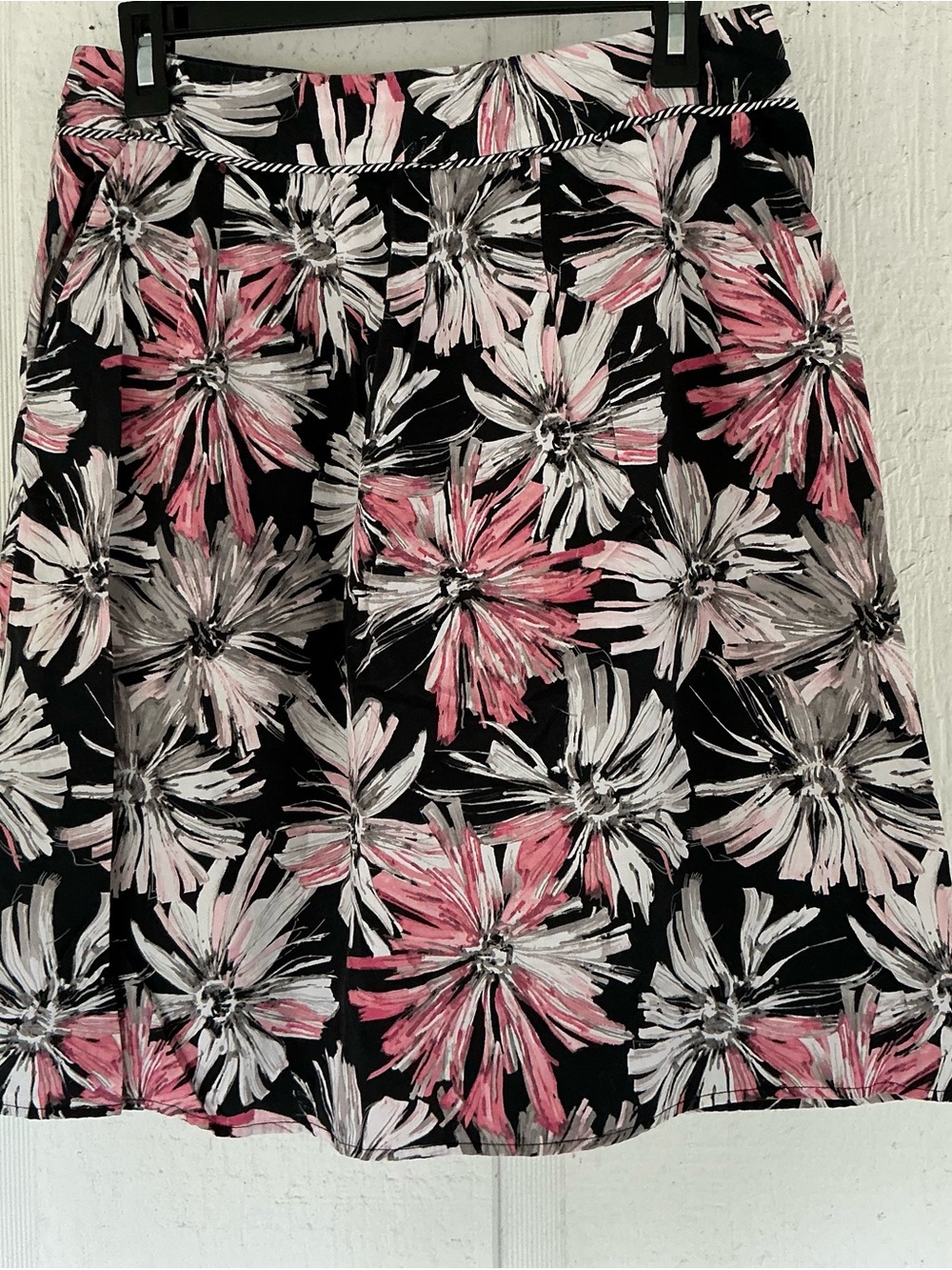Liz Claiborne Black A-Line Skirt Pink & Gray Floral Design 6 Boho Artsy Y2K